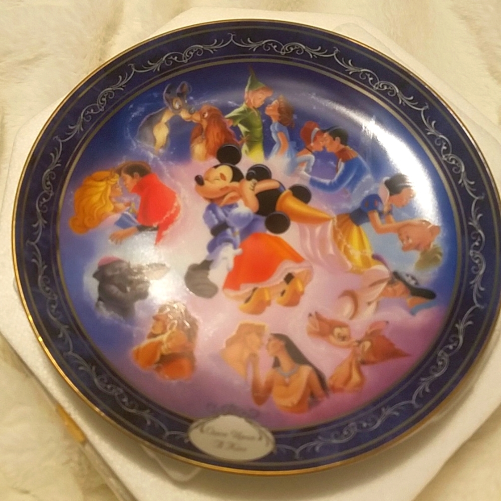 Disney Collectable Plate ( Once Upon A Kiss ) Excellent condition
